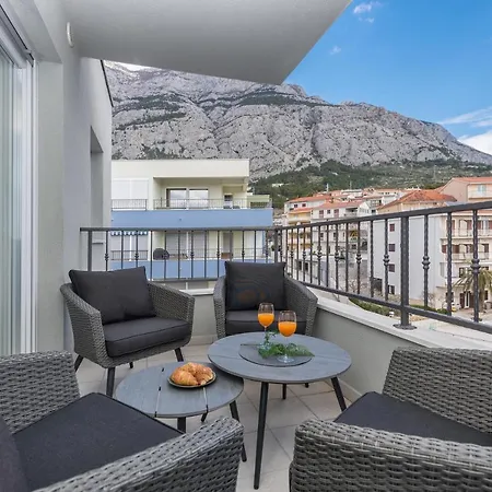 Nanna * Makarska